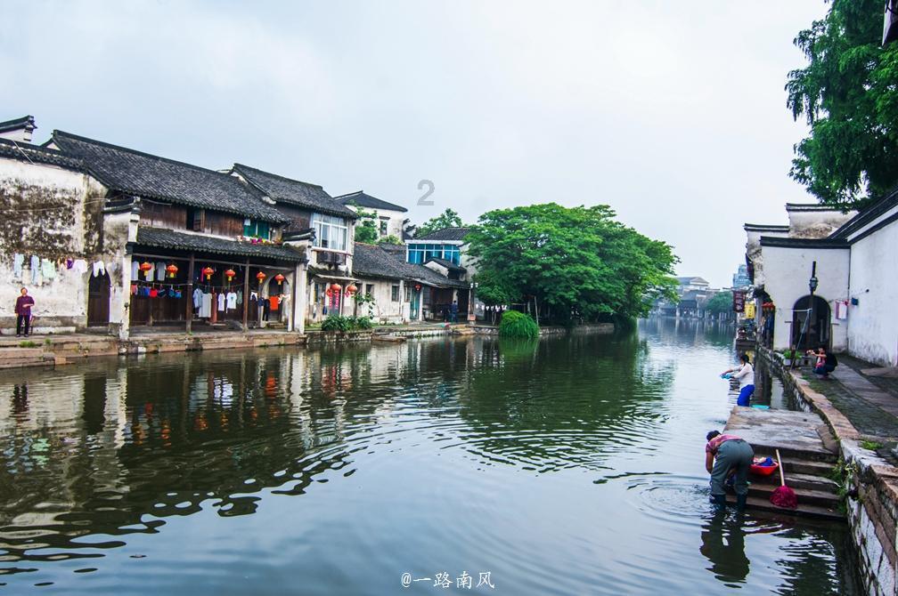 上升的白气球